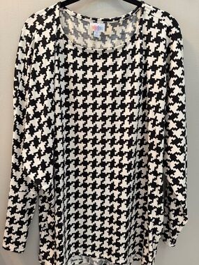 LuLaRoe Black and White Houndstooth Long Sleeve Top